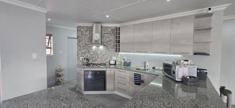 3 Bedroom Property for Sale in Reebok Western Cape